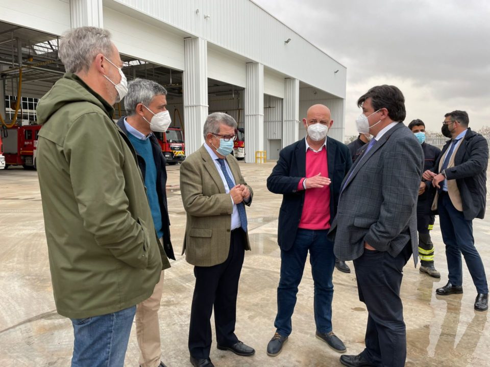 Huelva se interesa por el parque de bomberos de Dos Hermanas