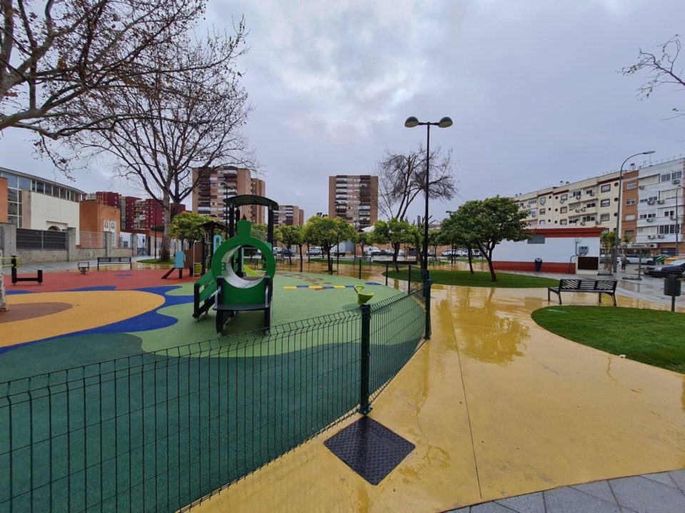 La plaza del mercado de abastos de Montequinto luce nueva imagen