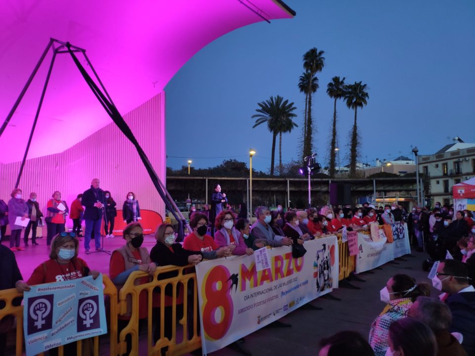 Concentración en El Arenal para conmemorar el Día de la Mujer