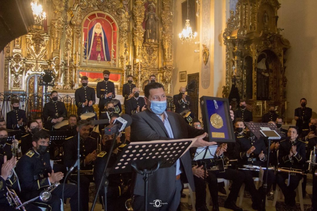 José Manuel Mena Hervás recibe el premio Victoria