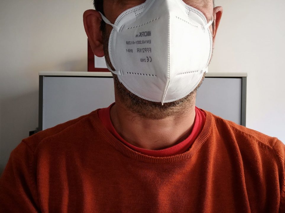 Las mascarillas dejarán de ser obligatorias en interiores este miércoles