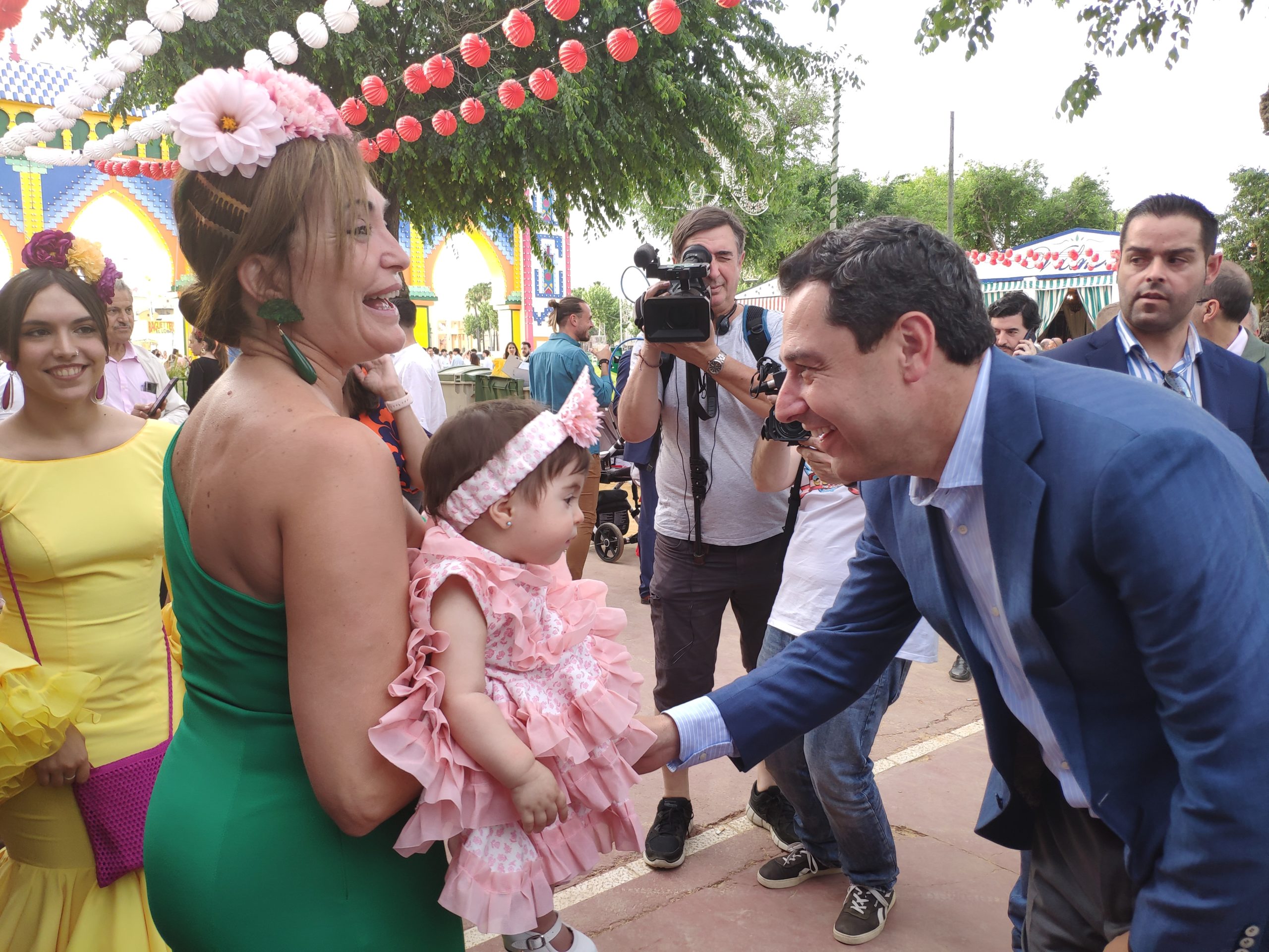 El abanico, complemento imprescindible de la Feria 2022
