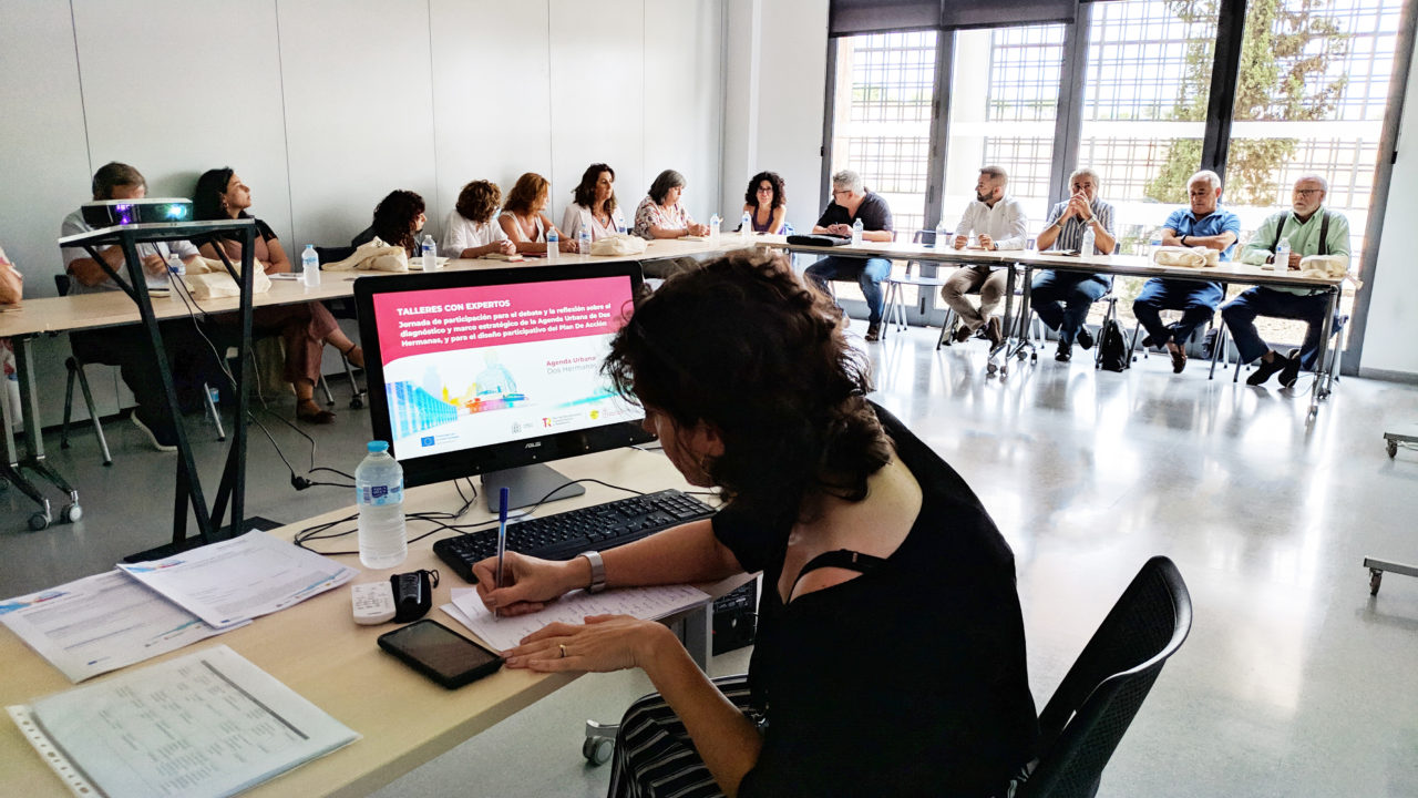 Un centenar de personas debate sobre la Agenda Urbana Local