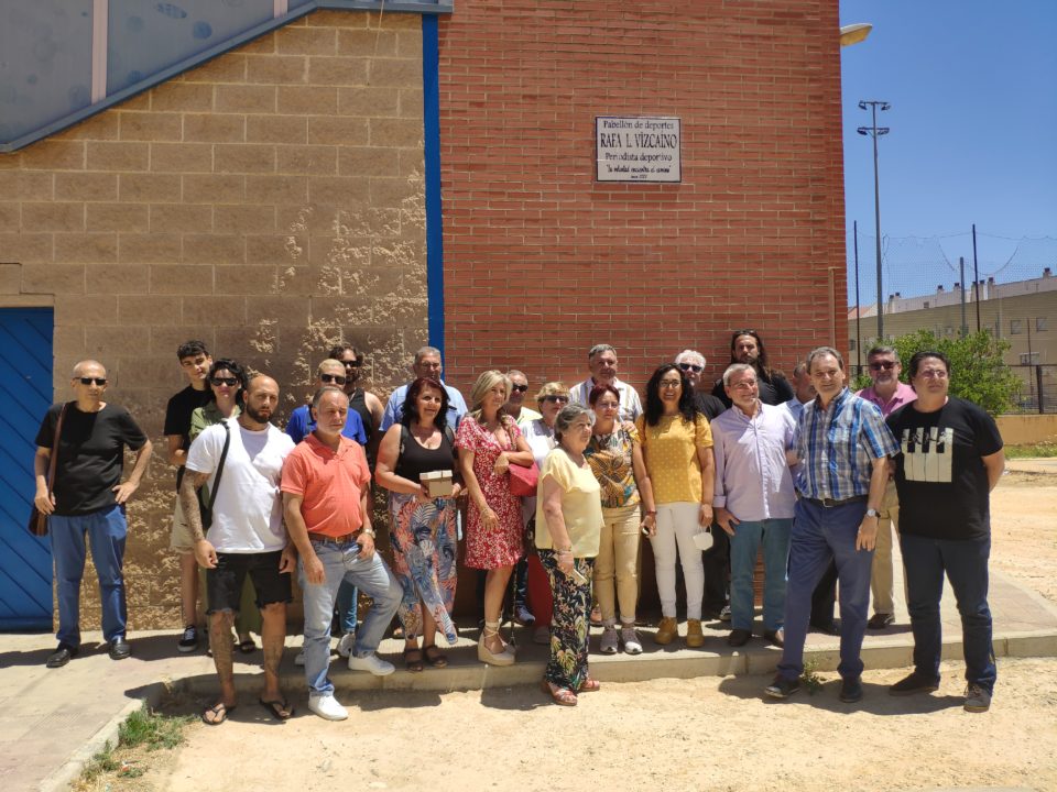 El pabellón del IES Vistazul recibe el nombre de Rafa L. Vizcaíno