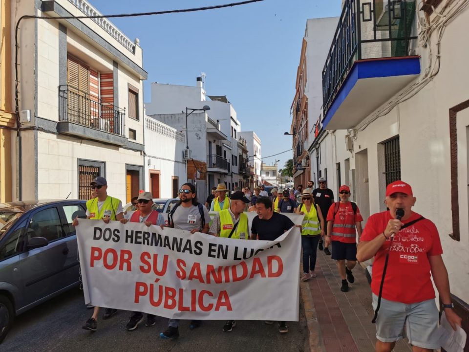 Más de un centenar de personas marchó a pie al Hospital de Valme