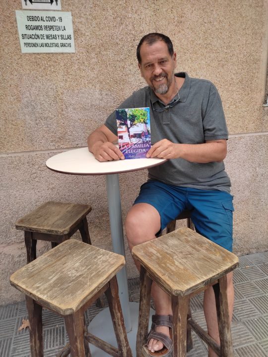 La familia elegida, segundo libro para Andrés Cañas