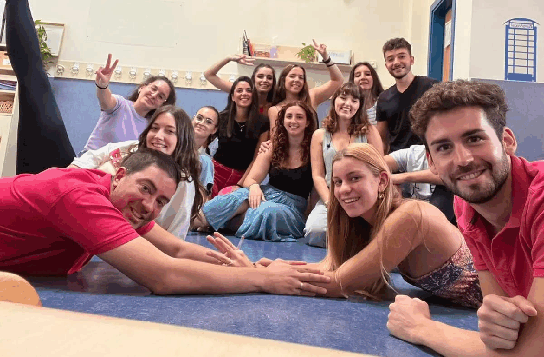 English Academy La Cigüeña llega a toda la ciudad
