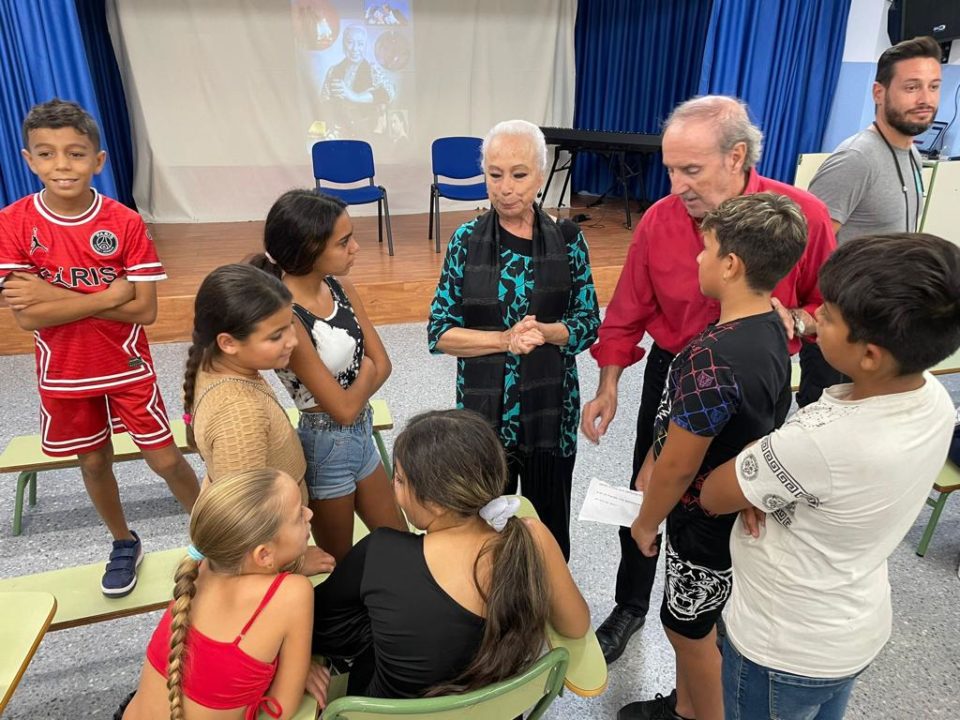 Cristina Hoyos lleva su flamenco al Colegio Orippo