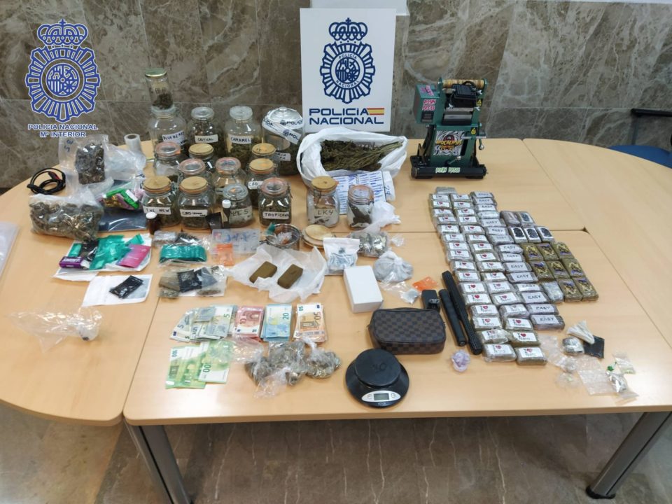 Una asociación de fumadores de cannabis, punto de venta de drogas