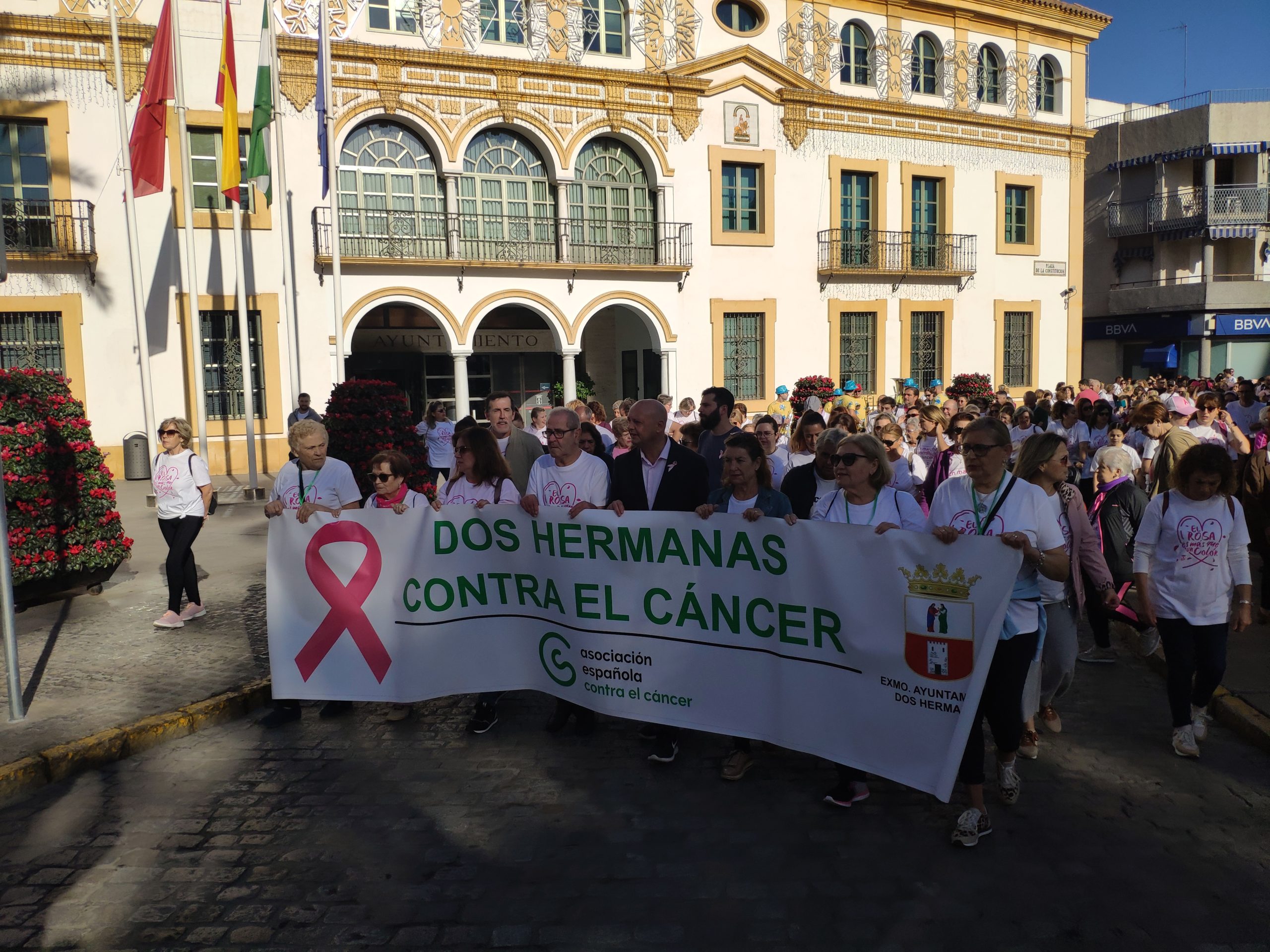 Más de 1.000 personas marcharon contra el cáncer de mama
