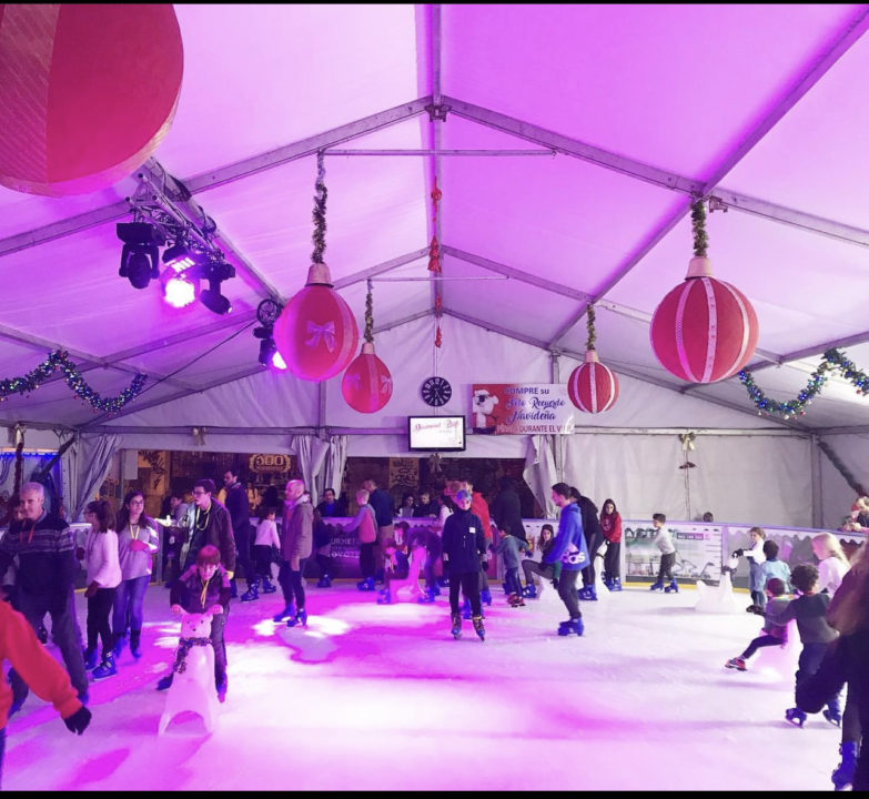 Gran parque de atracciones para ambientar la Navidad