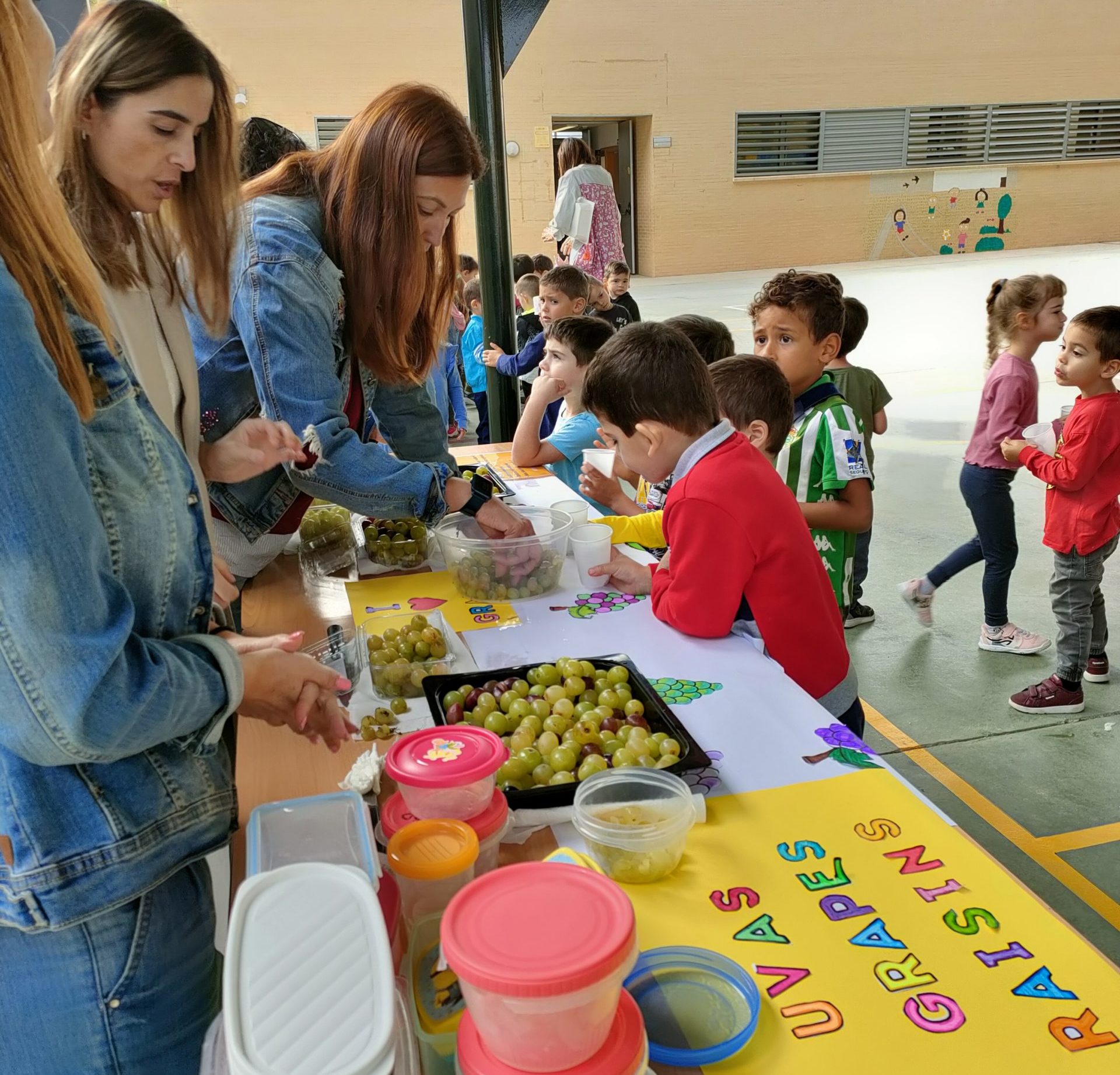 Familia y alumnado viven la Fiesta del Otoño del CEIP Arco Norte