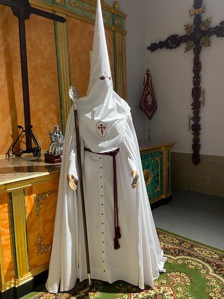 Puesta de largo del hábito de nazareno de Humildad y Pilar