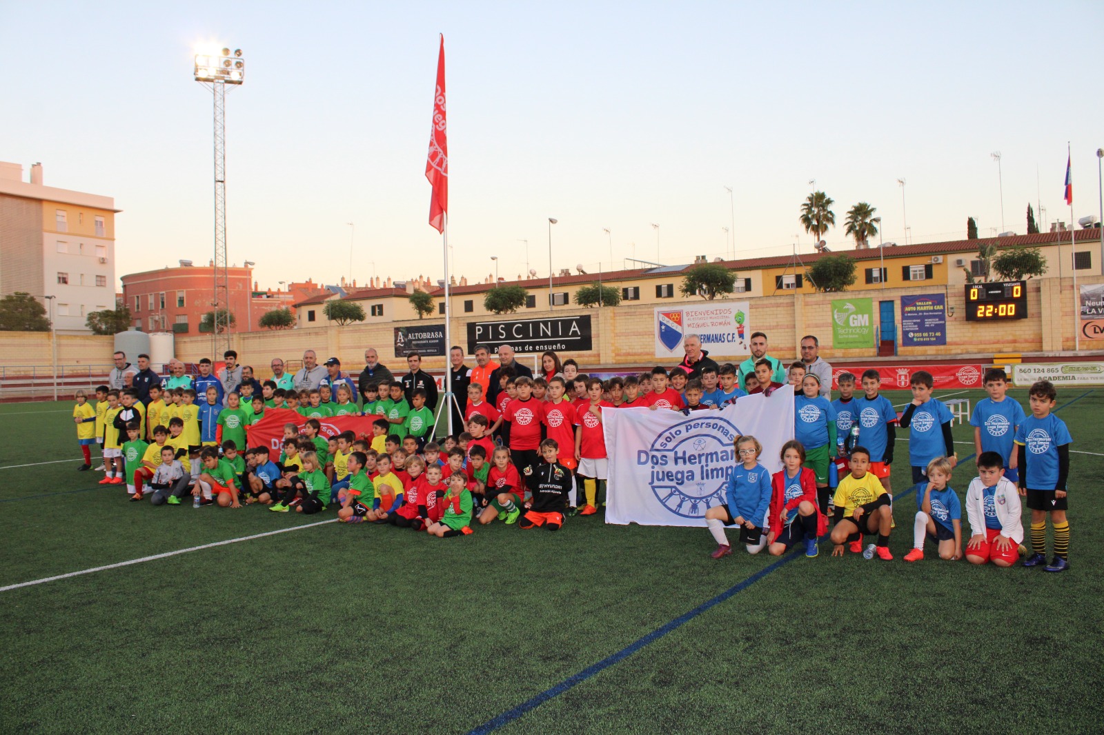 300 juguetes se recaudan en la jornada Fútbol Solidario