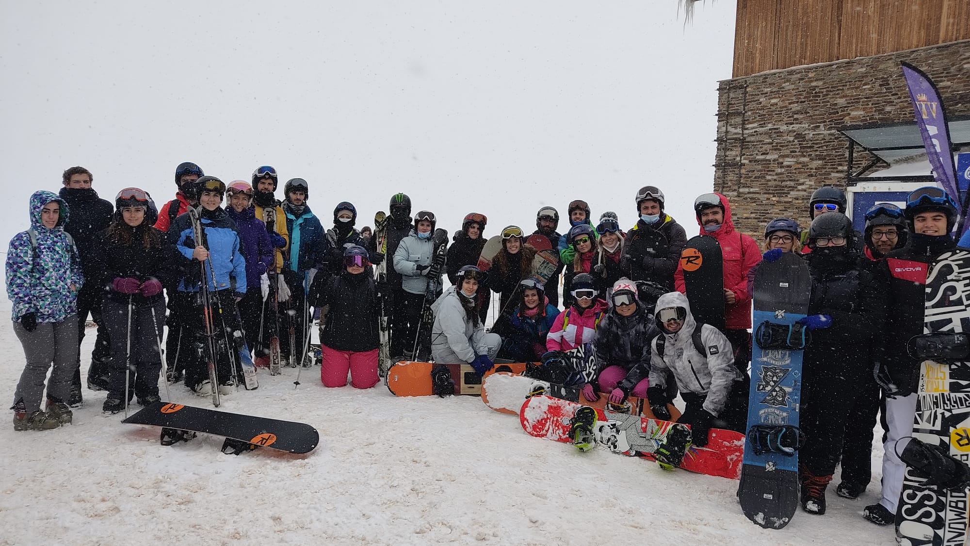 Reparto de números para los fines de semana de Nieve Joven