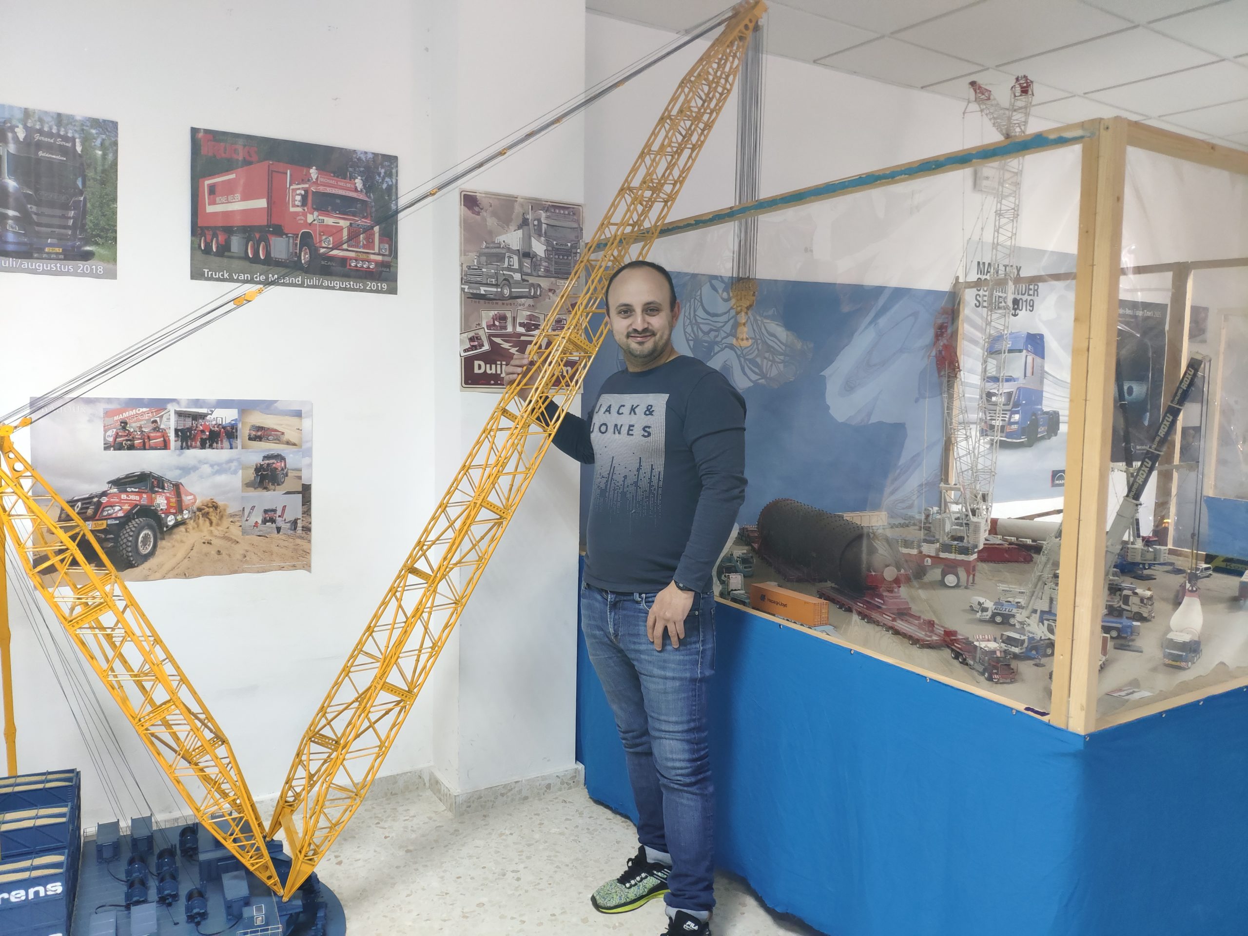 Camiones de modelismo en una exposición en Dos Hermanas