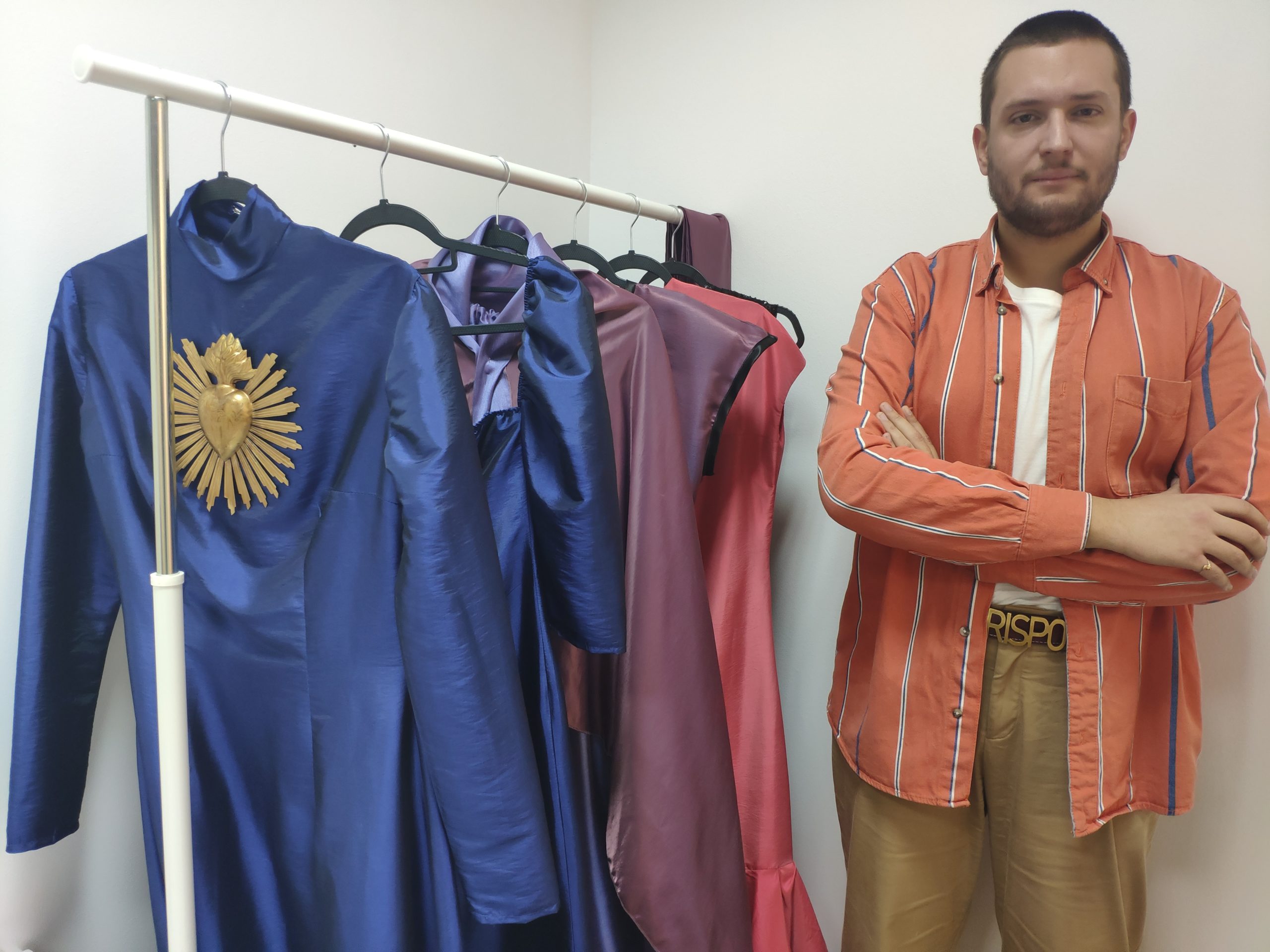 Juan Rispo gana un concurso de jóvenes talentos de la moda