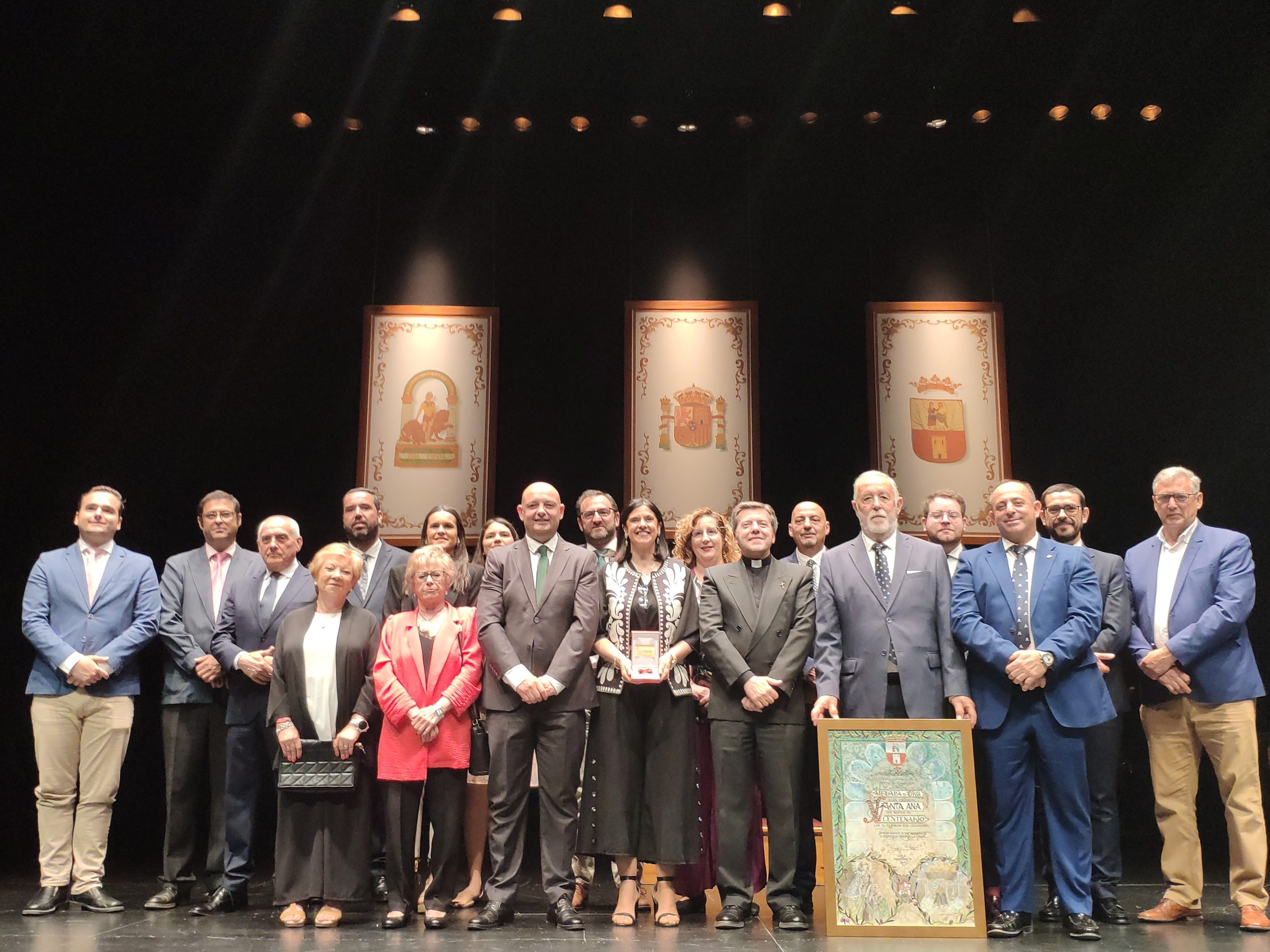 Aplauso unánime a la medalla de oro de la ciudad para Santa Ana