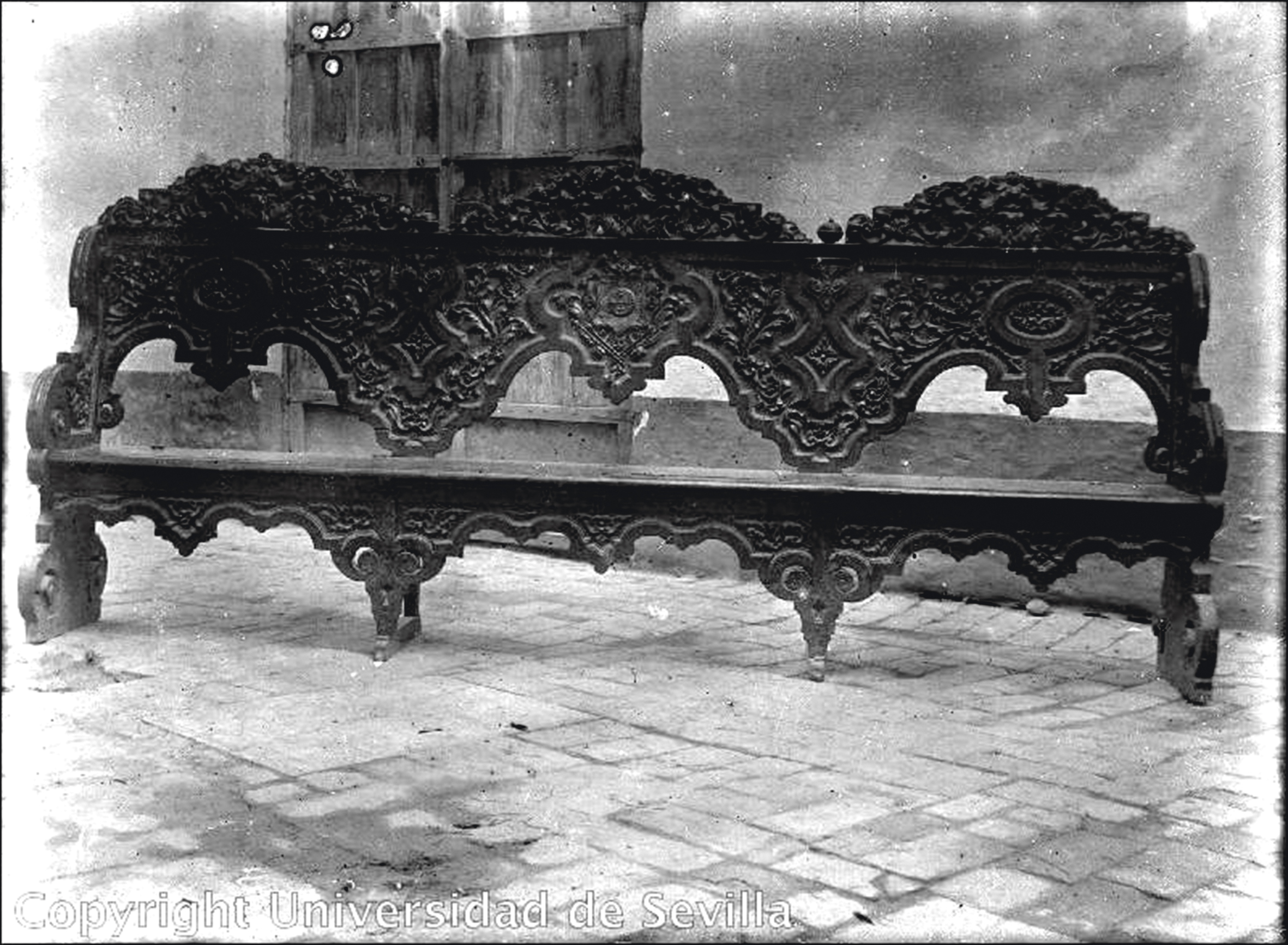 Una silla en la parroquia de la villa