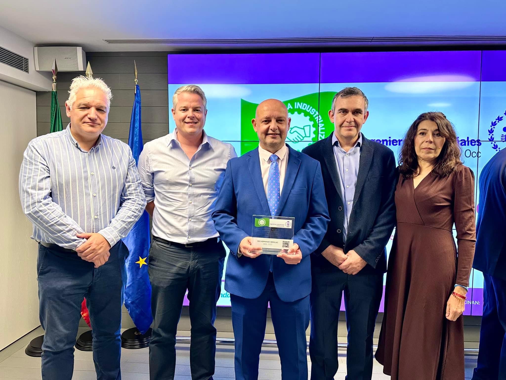 Primera Bandera Verde de la Industria entregada al Ayuntamiento