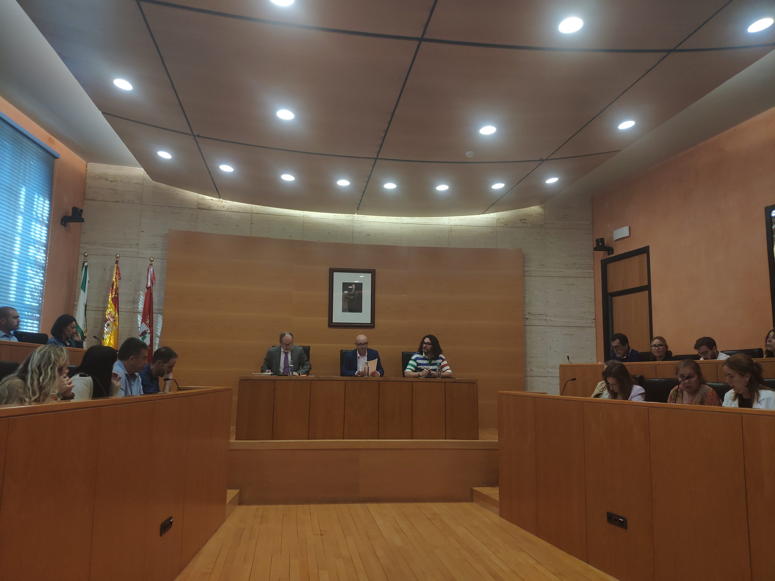 Tradicional despedida de concejales en el último pleno