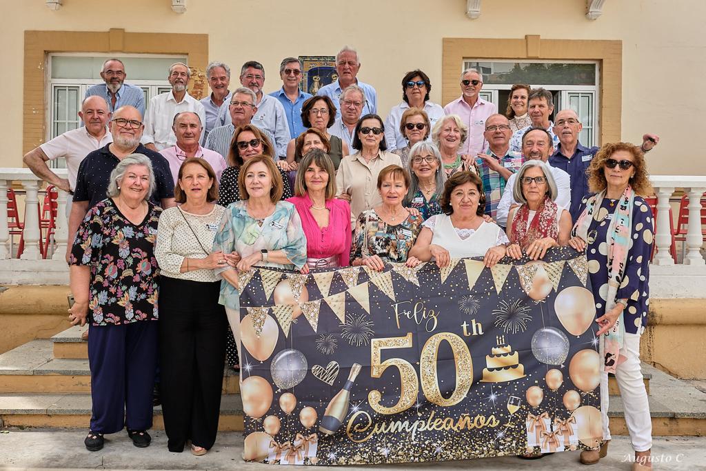 Antiguos alumnos del Virgen de Valme se reúnen 50 años después