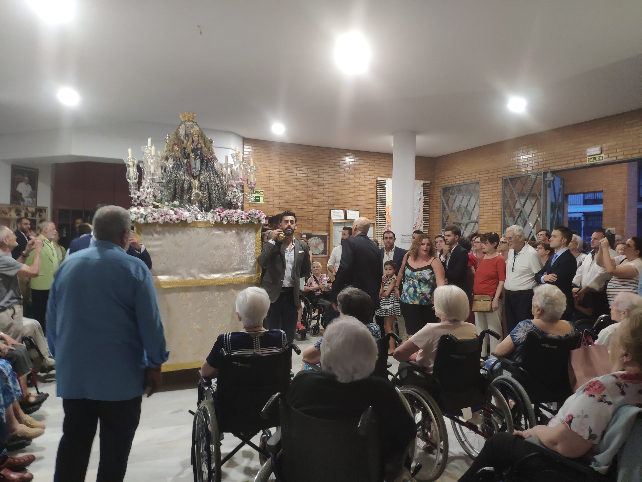 La Patrona y los mayores de San Rafael ya están juntos en la residencia