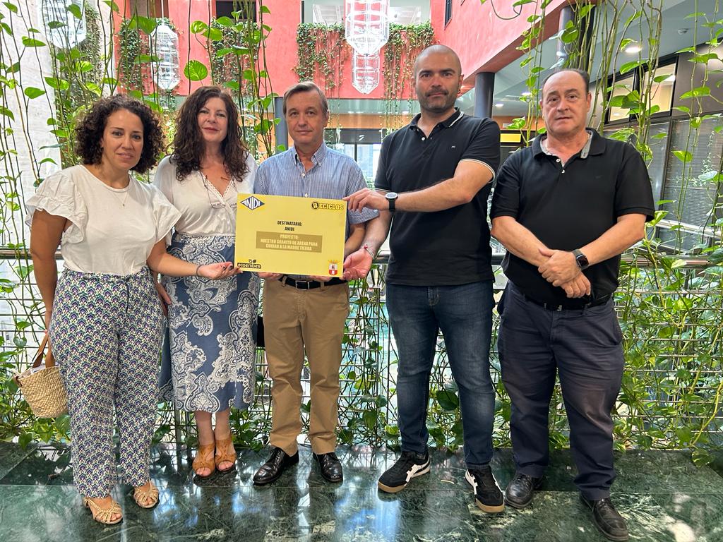Anidi recibe la donación solidaria de RECICLOS