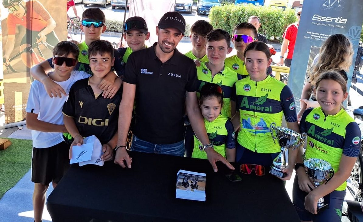 Alberto Contador con el ciclismo de escuela