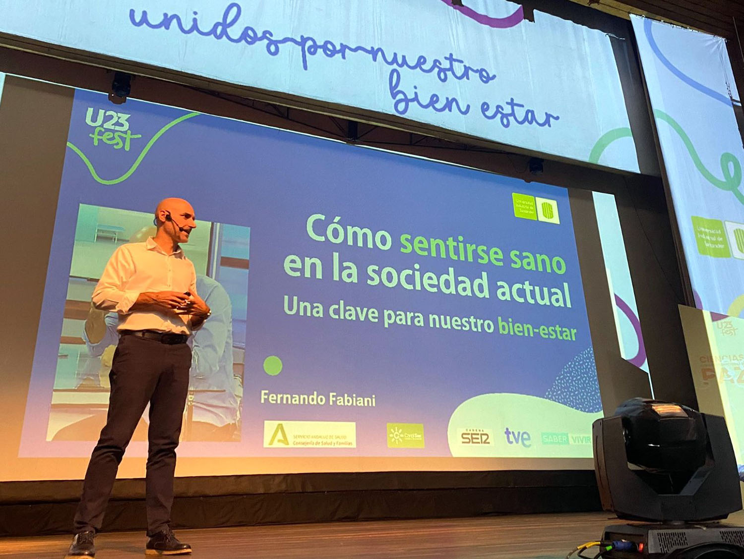 Un médico de Montequinto imparte una conferencia magistral en Colombia