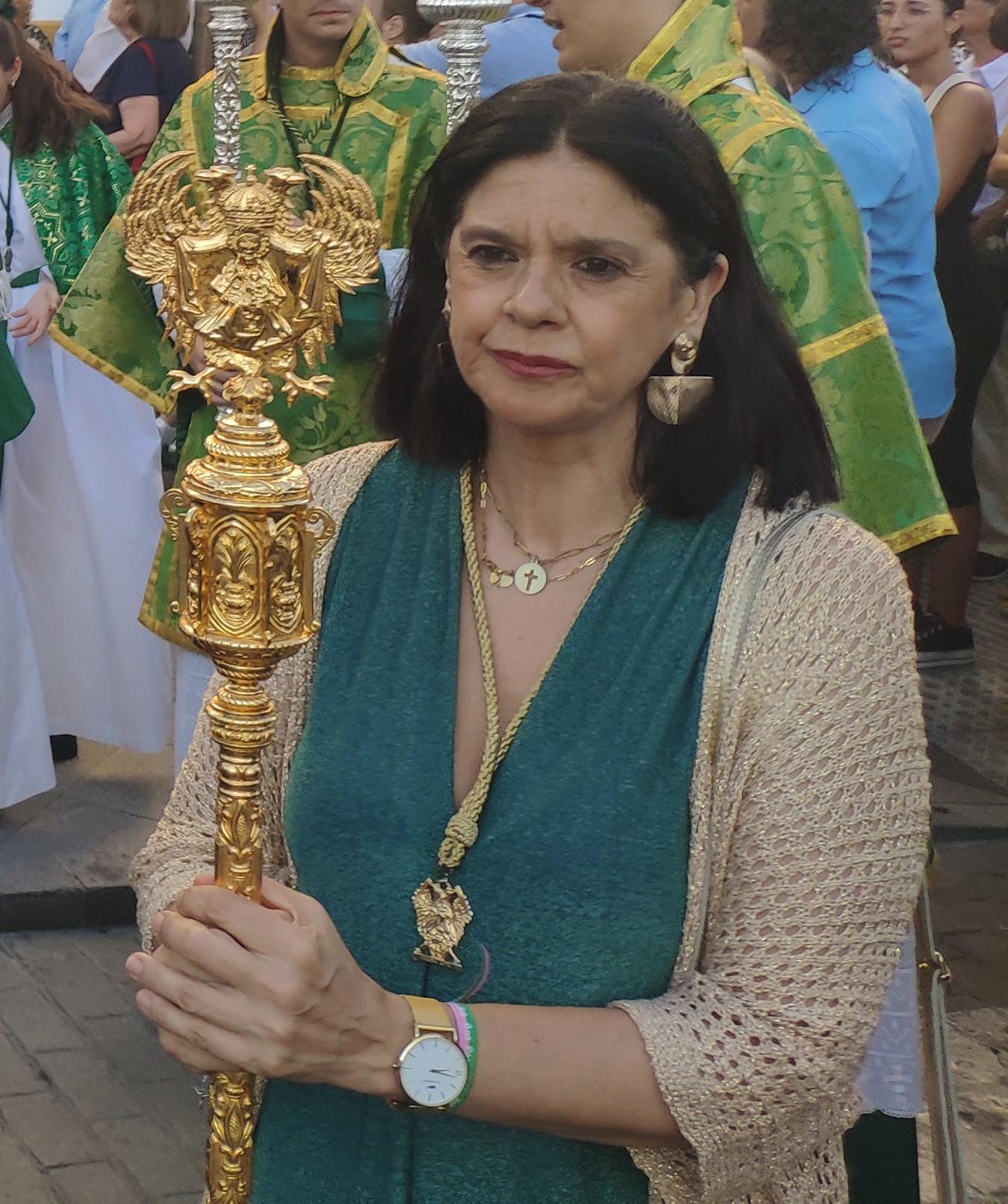 Eva Mª Ramírez renueva como hermana mayor de Santa Ana