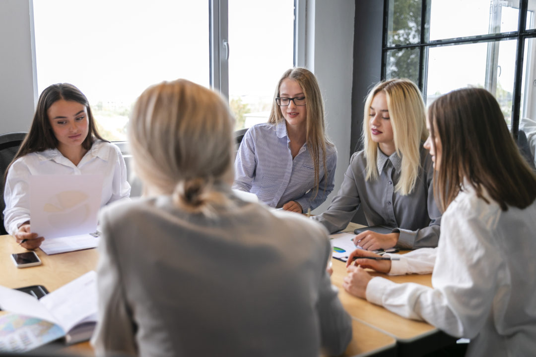 La UNEM oferta un taller de entrevista de trabajo grupal