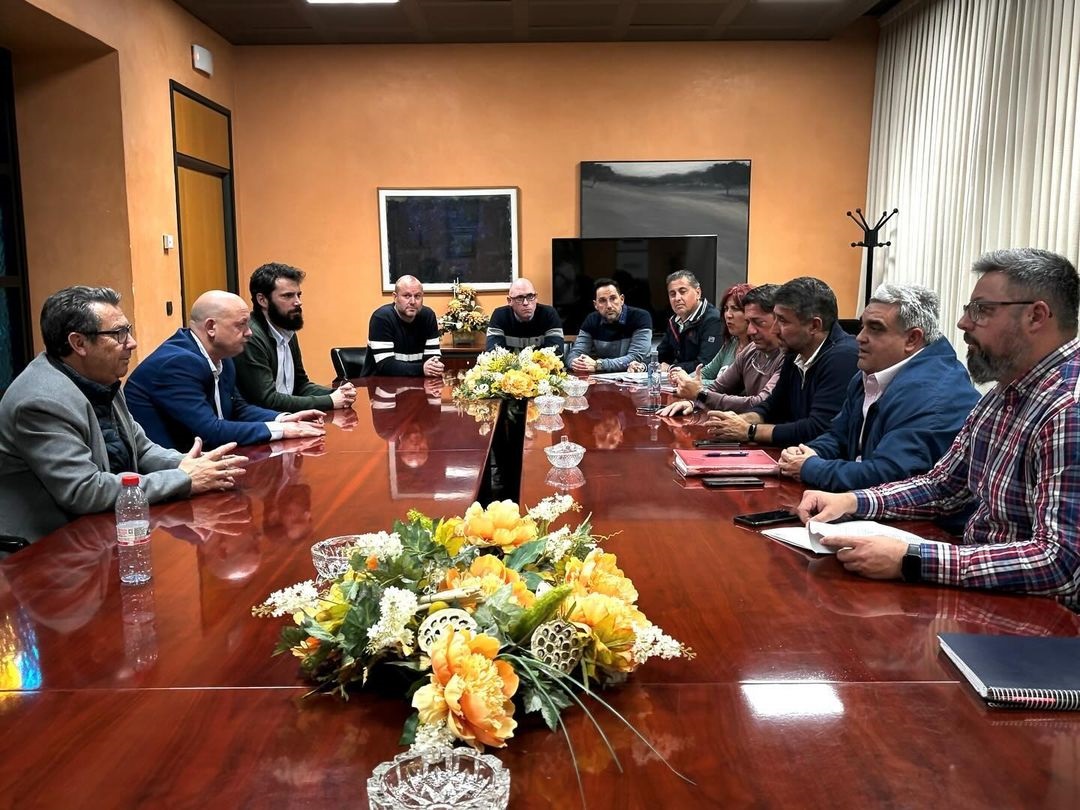 El gobierno municipal apoya a la plantilla de la ‘Fábrica de Latas’