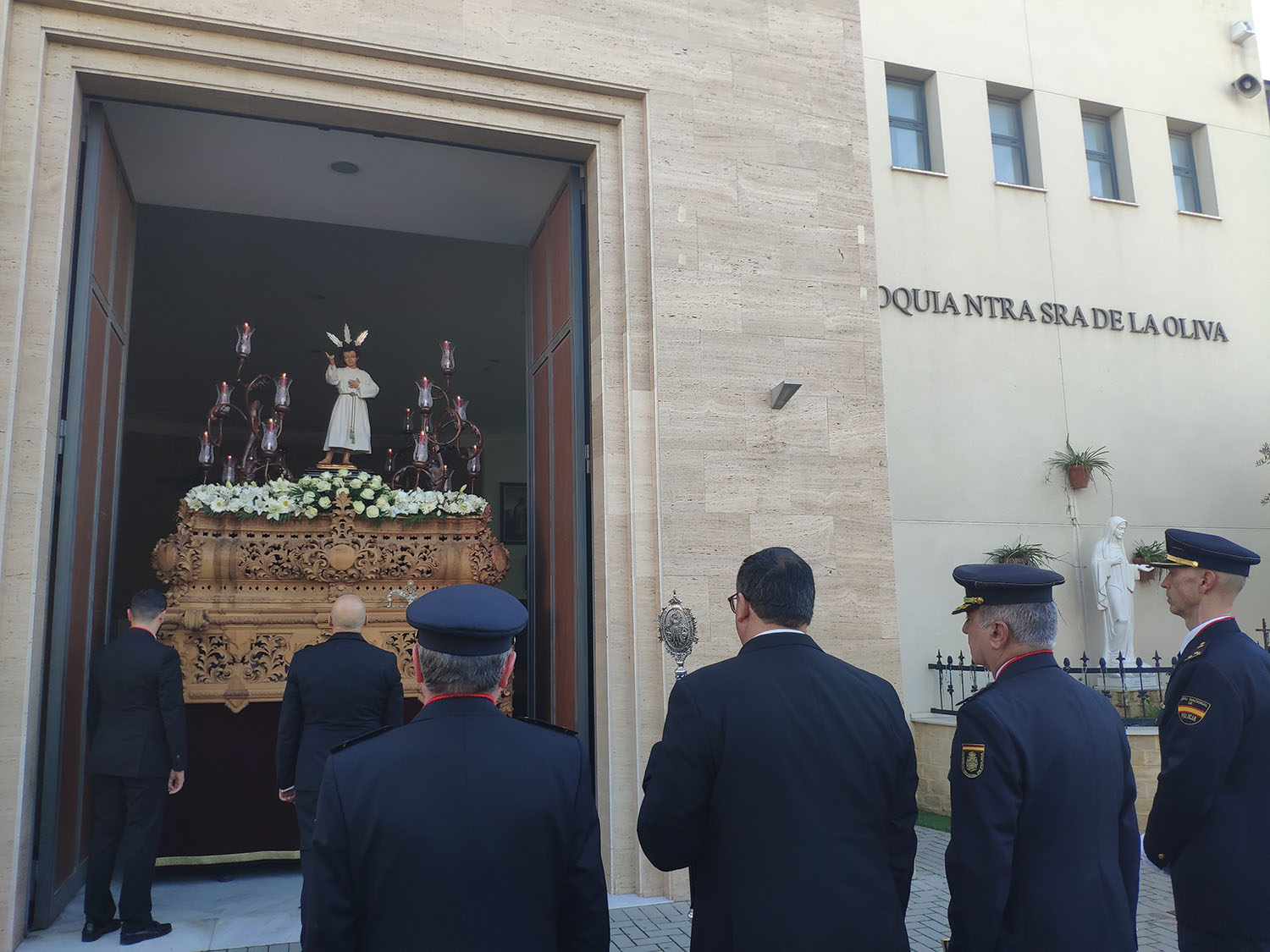 Primera procesión que recorre las calles de Dos Hermanas