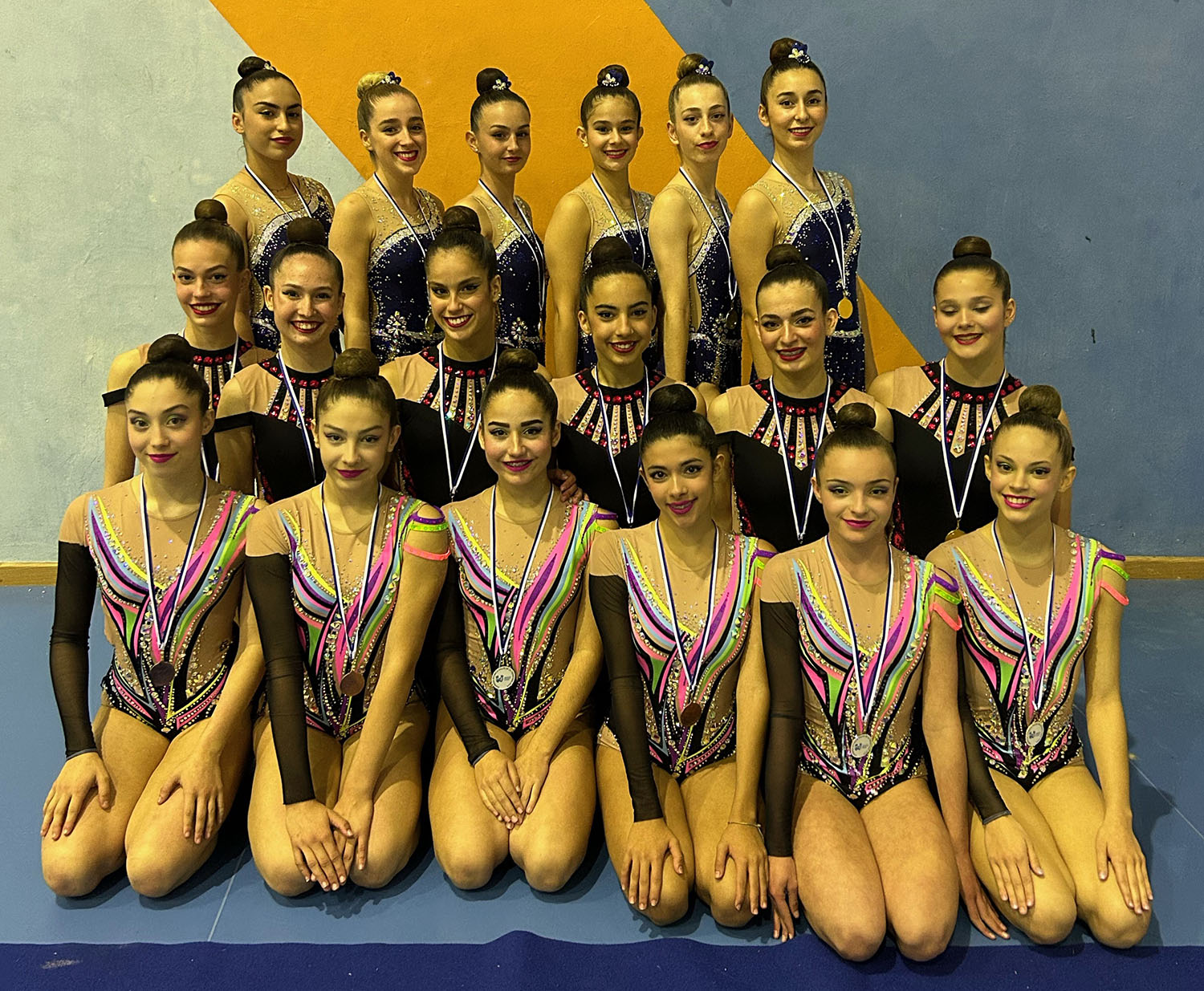 Las gimnastas nazarenas siguen rodando en el arranque de temporada