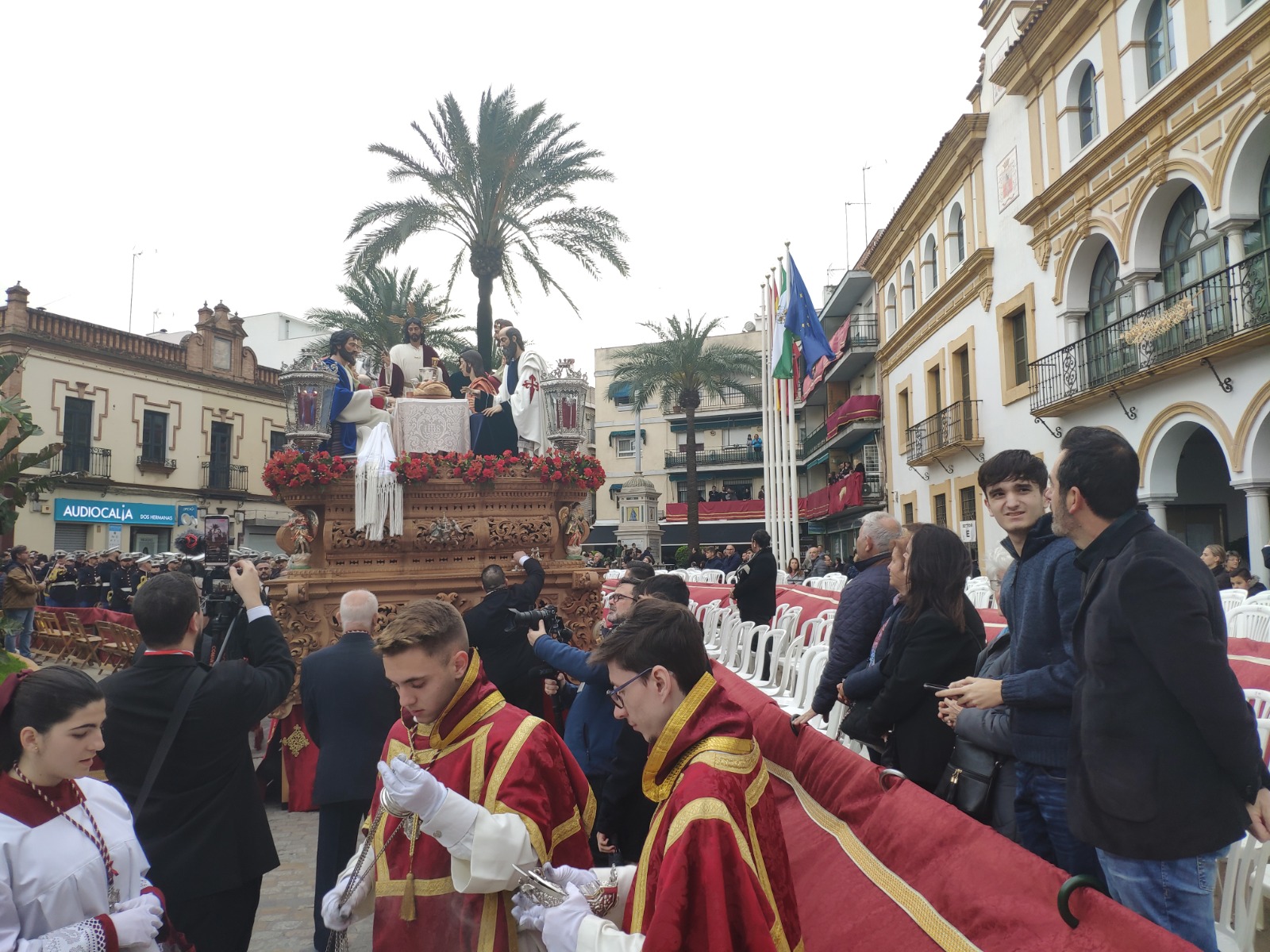 Eucaristía de la última cena por las calles de Dos Hermanas