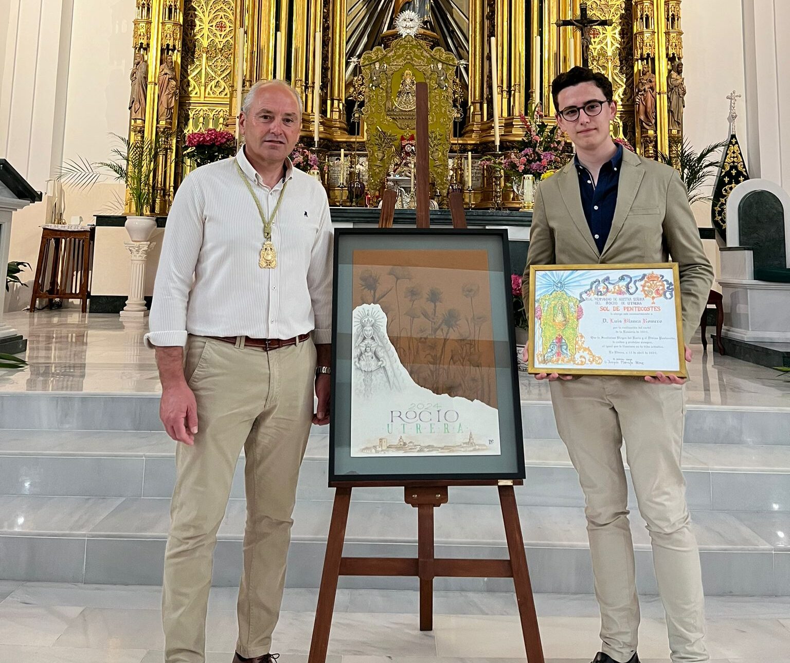 Aparición de la Virgen del Rocío vestida de sol en el cartel de Utrera