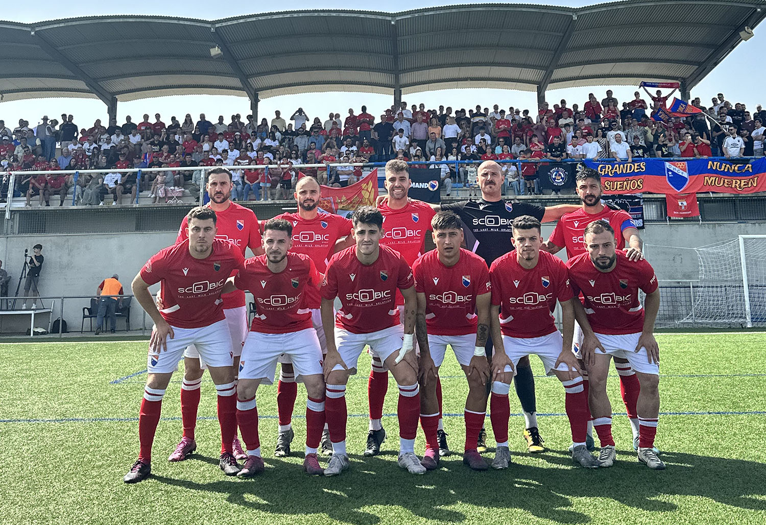 La carrera por el ascenso empieza con empate