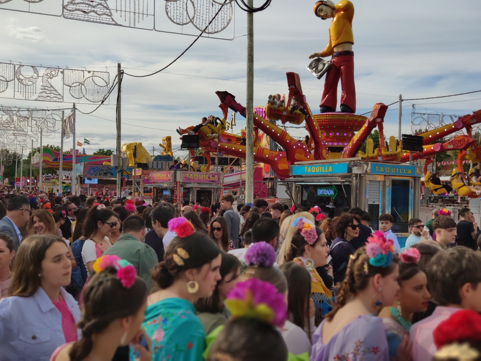Las atracciones se llenaron de público por el Día de la Infancia
