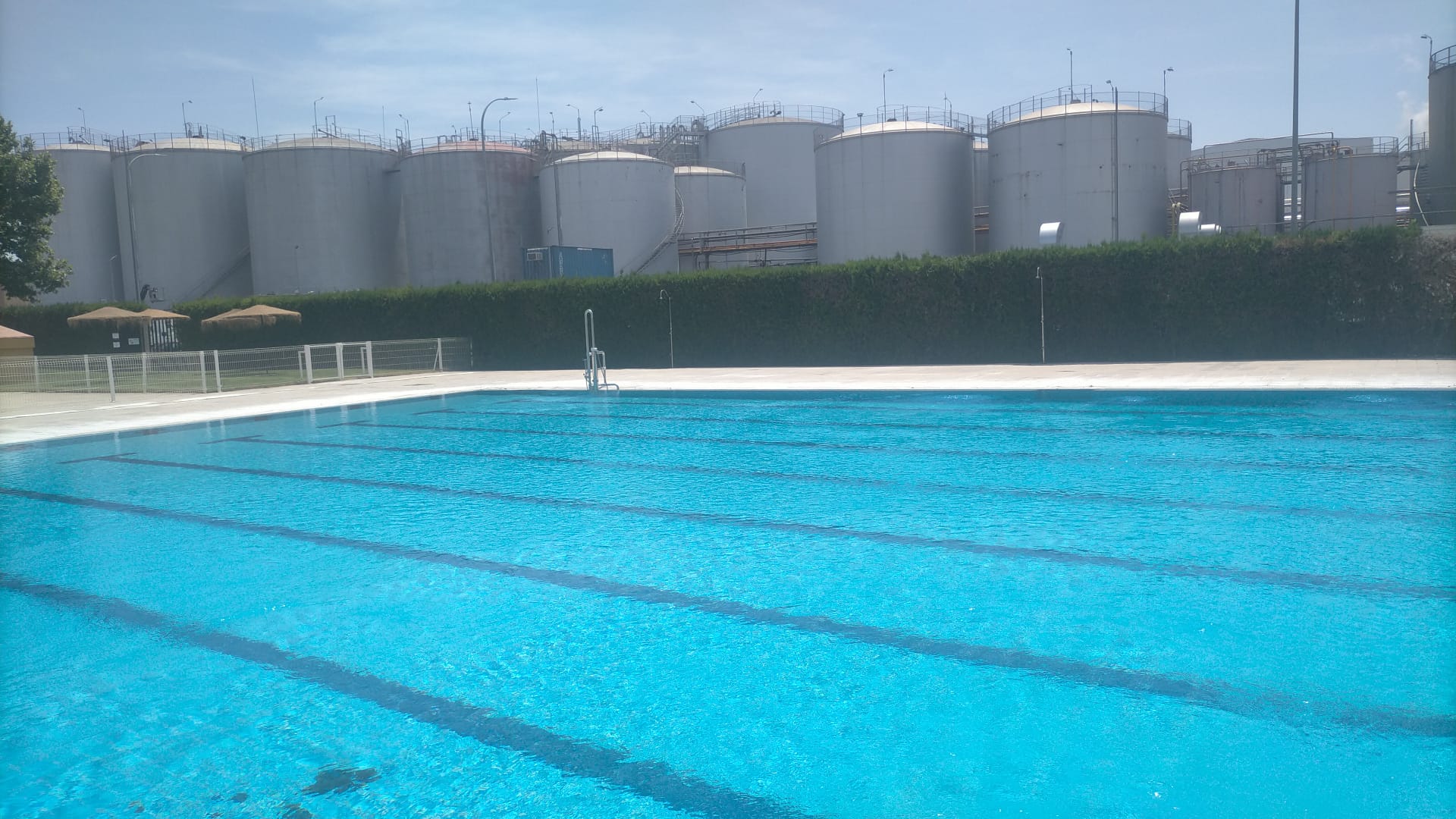 Las piscinas de los clubes sociales abren sus puertas al verano