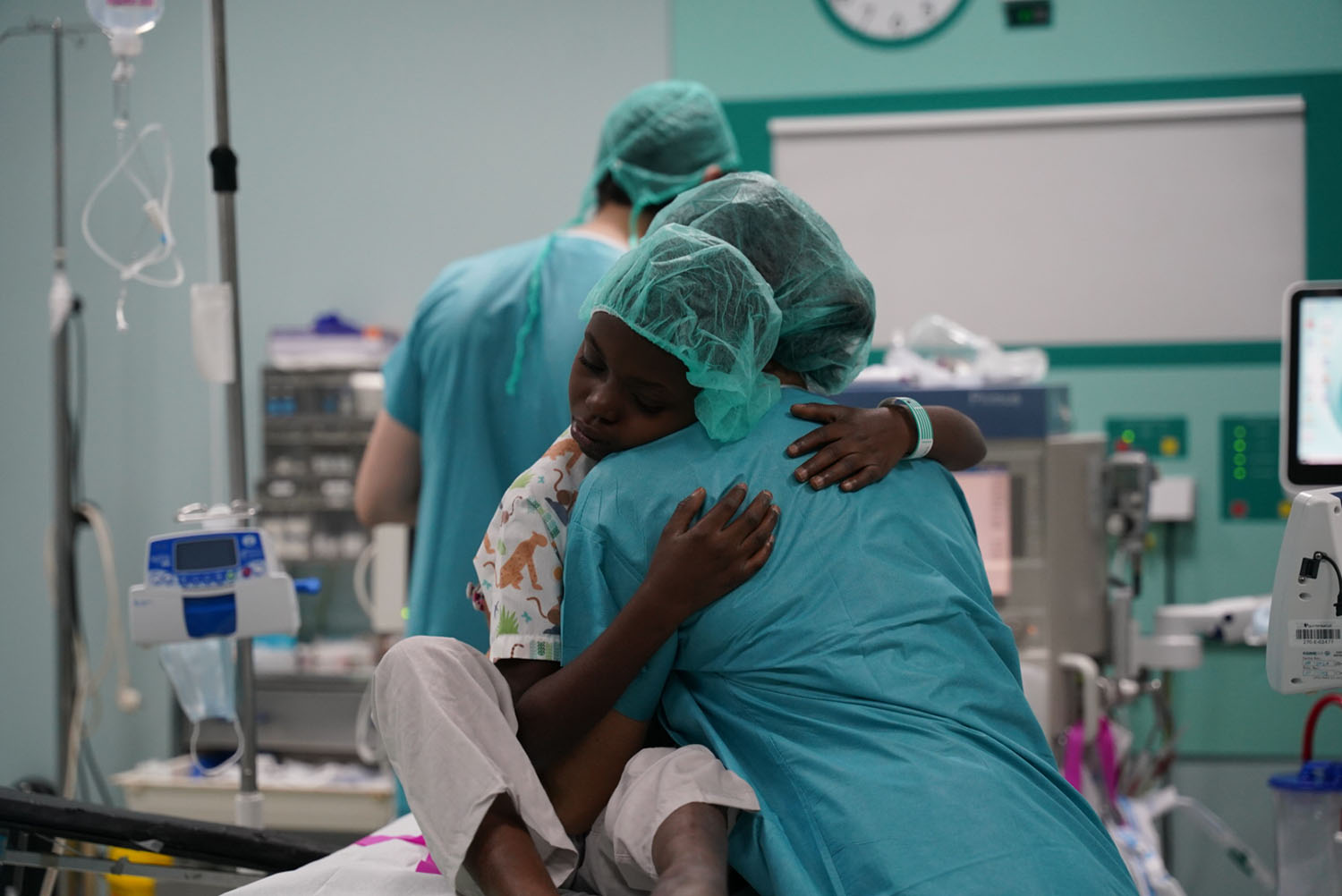 Quirónsalud Infanta Luisa contribuye en la intervención de una niña de Uganda