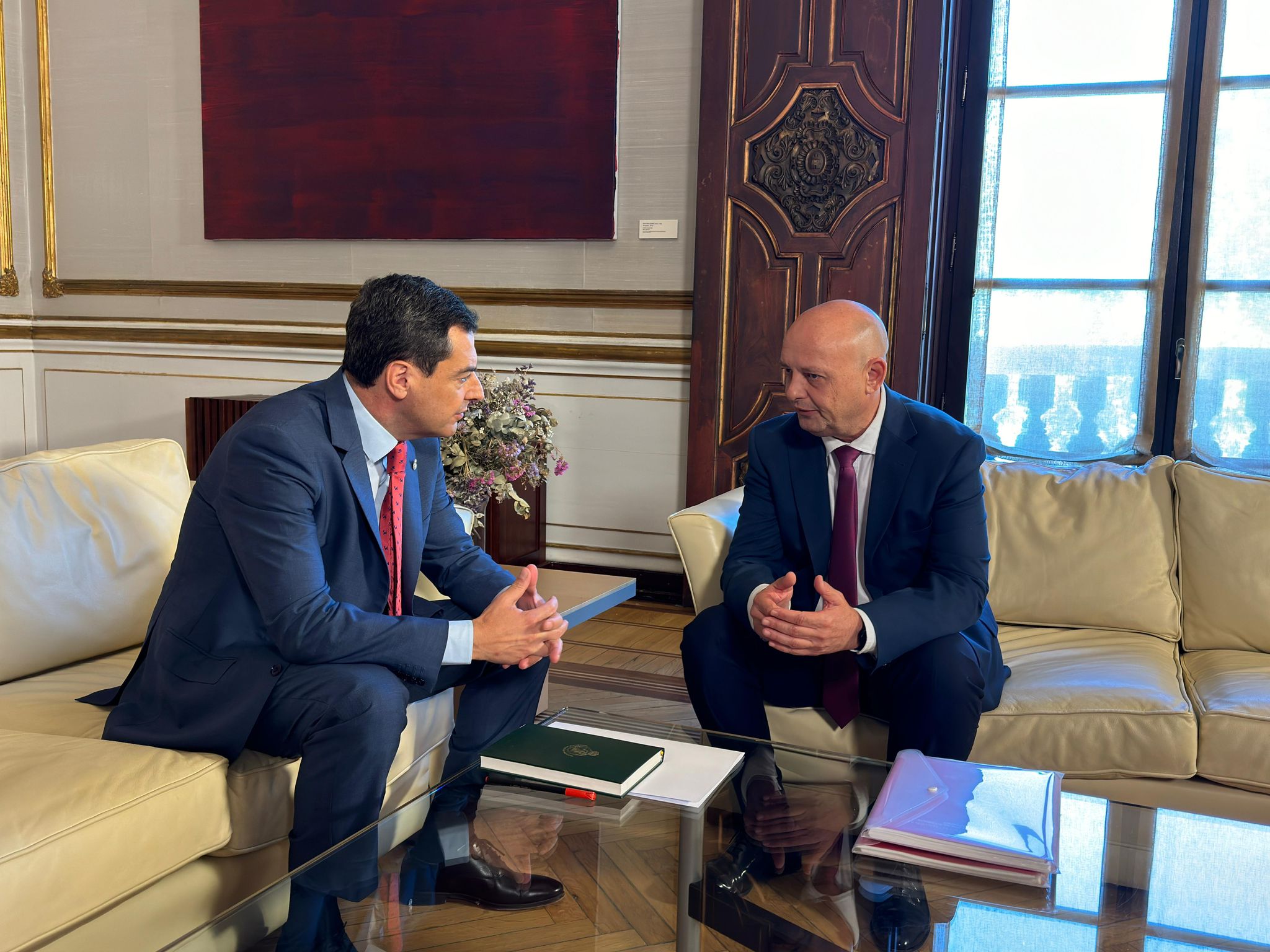 Reunión institucional entre el alcalde y el presidente de la Junta