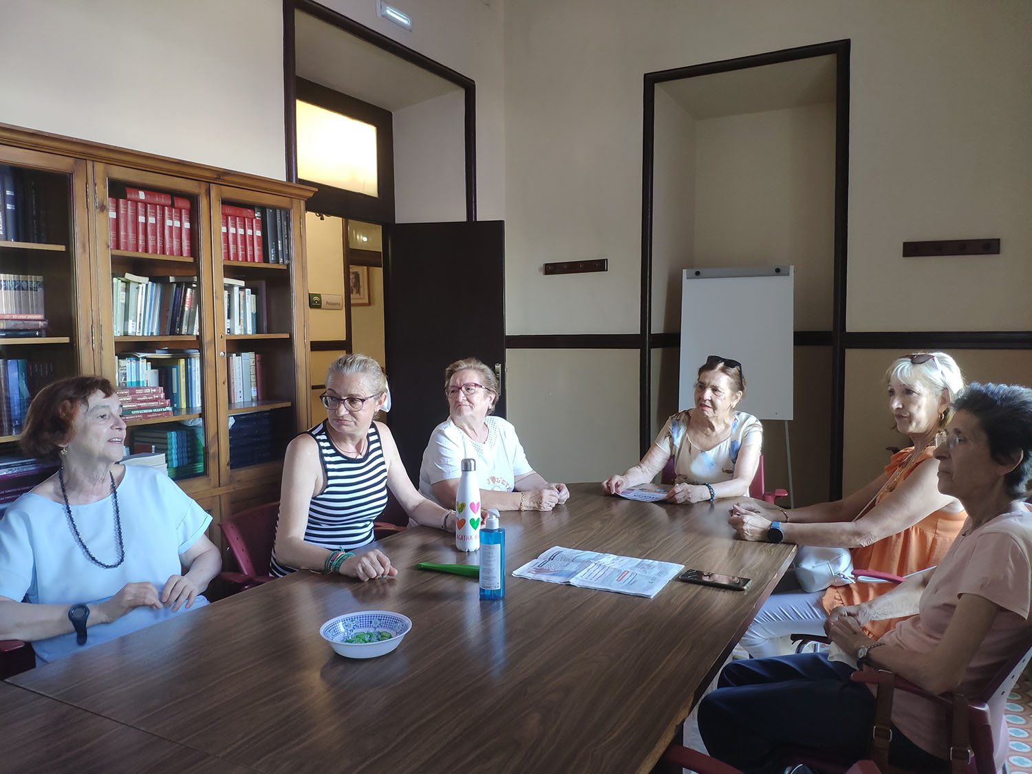 Una mesa camilla como punto de encuentro y confesiones