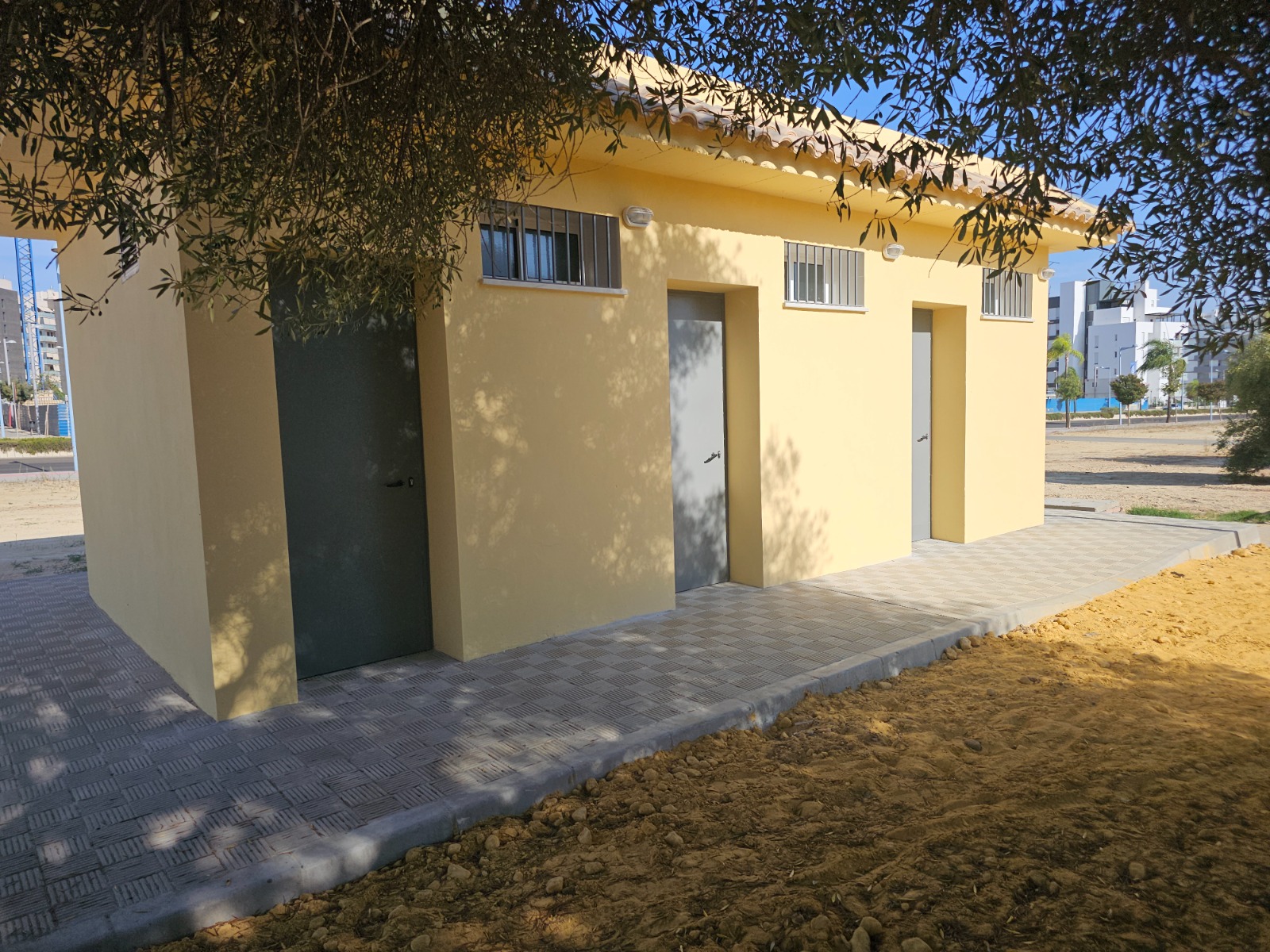 Nuevo edificio de aseos en el parque forestal del hipódromo