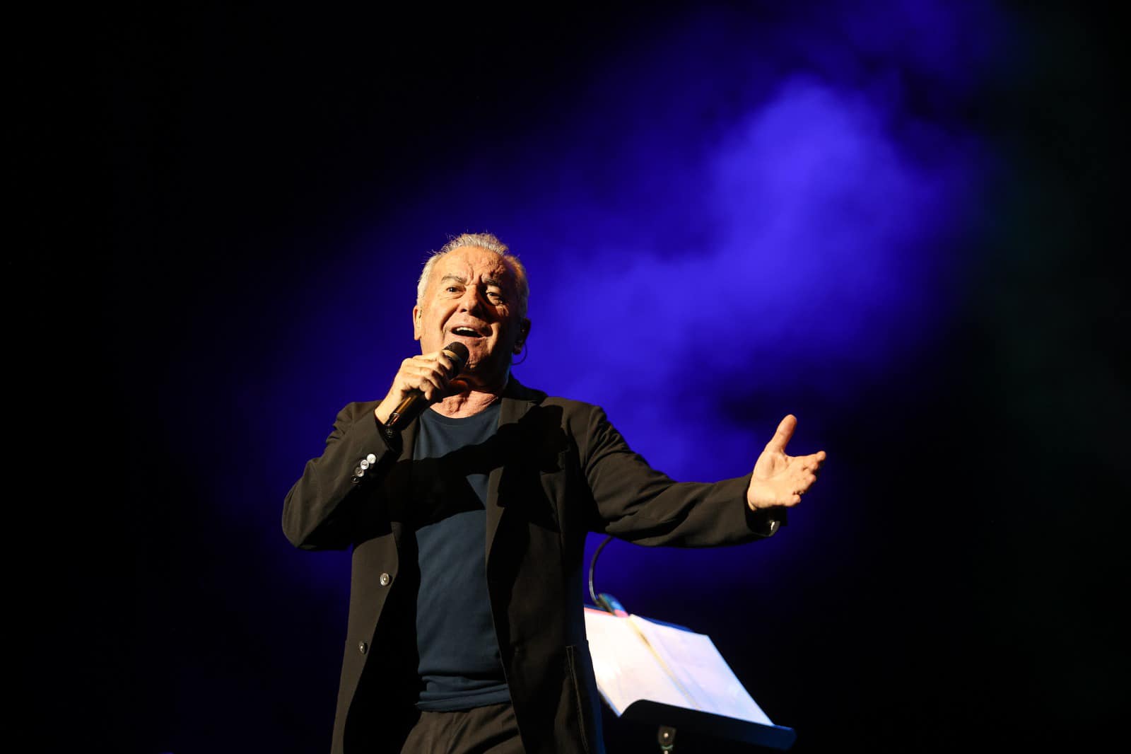 La gira sinfónica de Víctor Manuel tiene parada en el auditorio