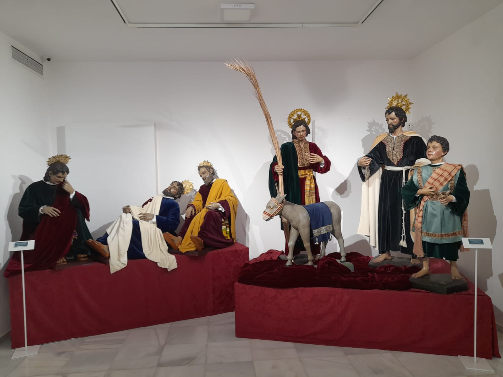 Borriquita y Oración en la exposición sobre Pineda Calderón