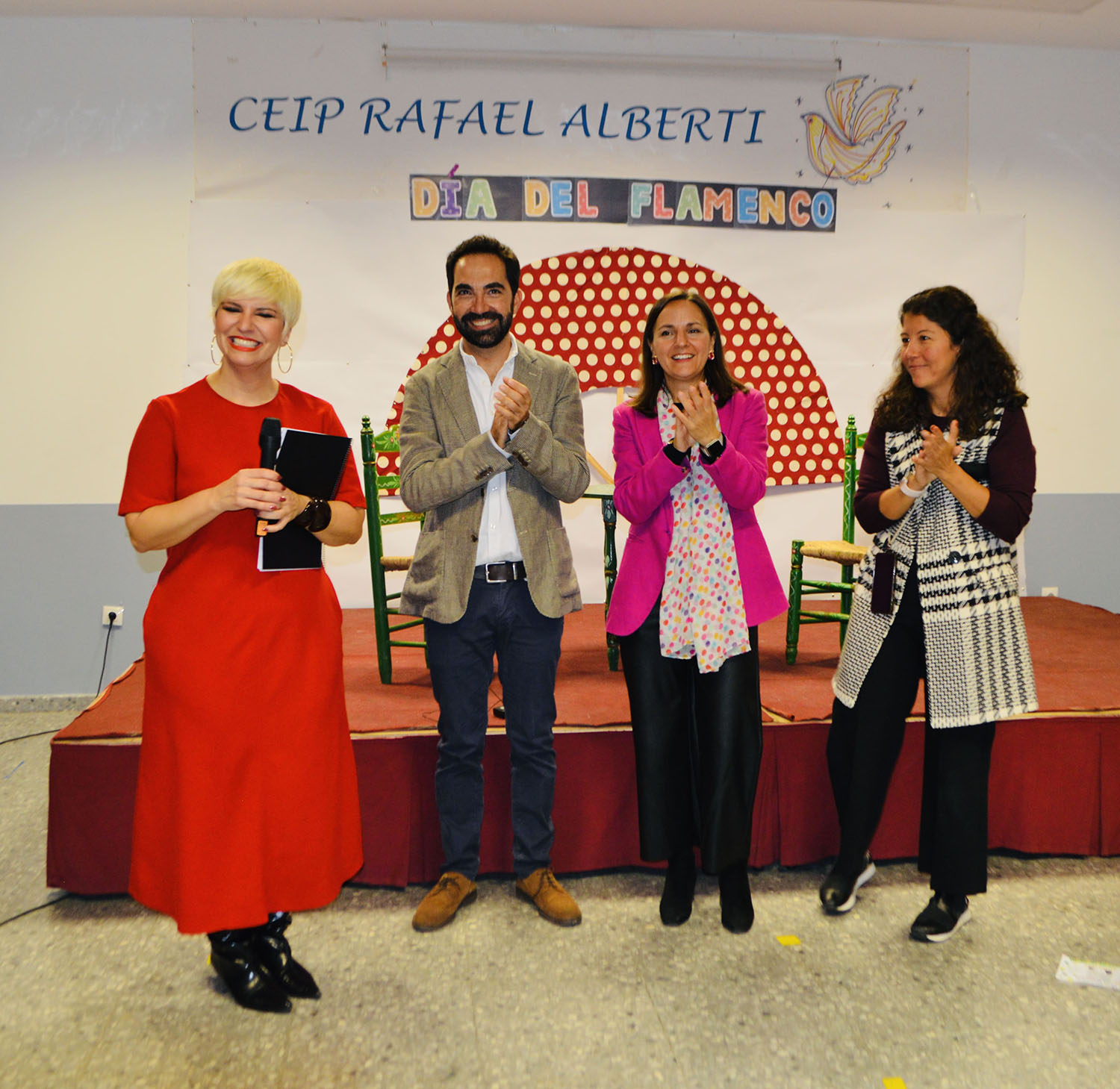 Pasión Vega y Laura Vital visitan el CEIP Rafael Alberti