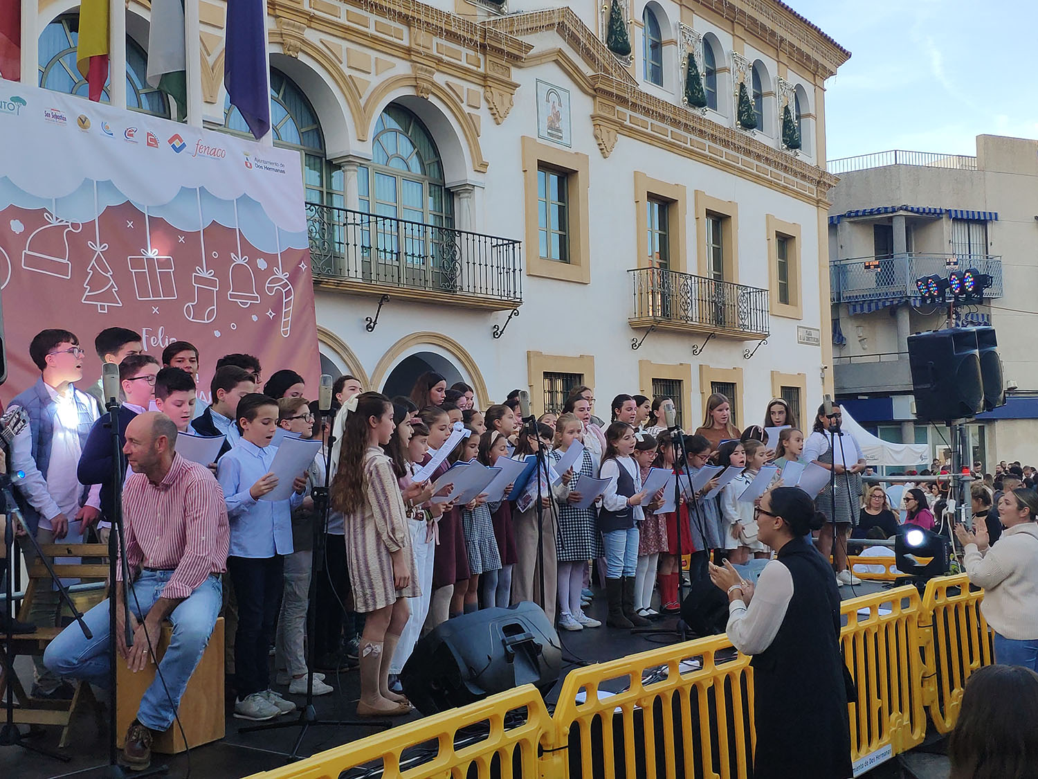 El Coro infantil y juvenil de Valme se estrena cantando a la Navidad