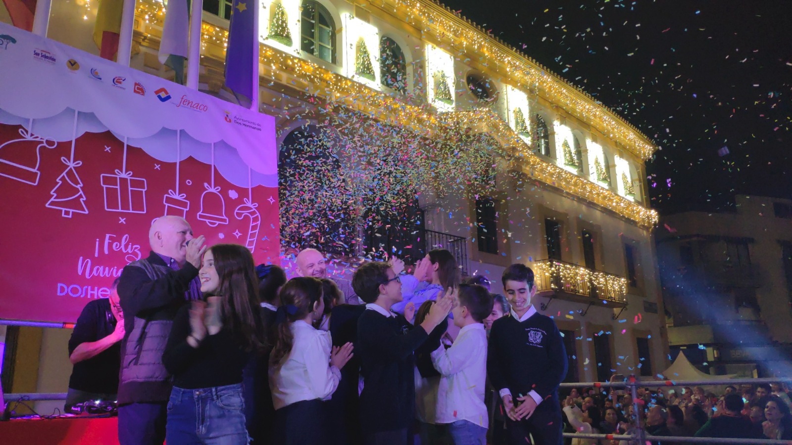 La inauguración del alumbrado navideño llenó de gente el centro