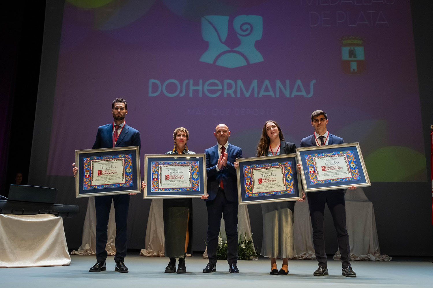 Medalla de plata como símbolo de admiración y gratitud a los olímpicos